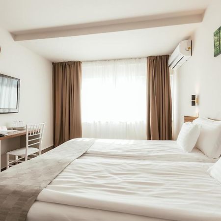 Riviera By Queens Hotel And Resort Gura Văii Dış mekan fotoğraf