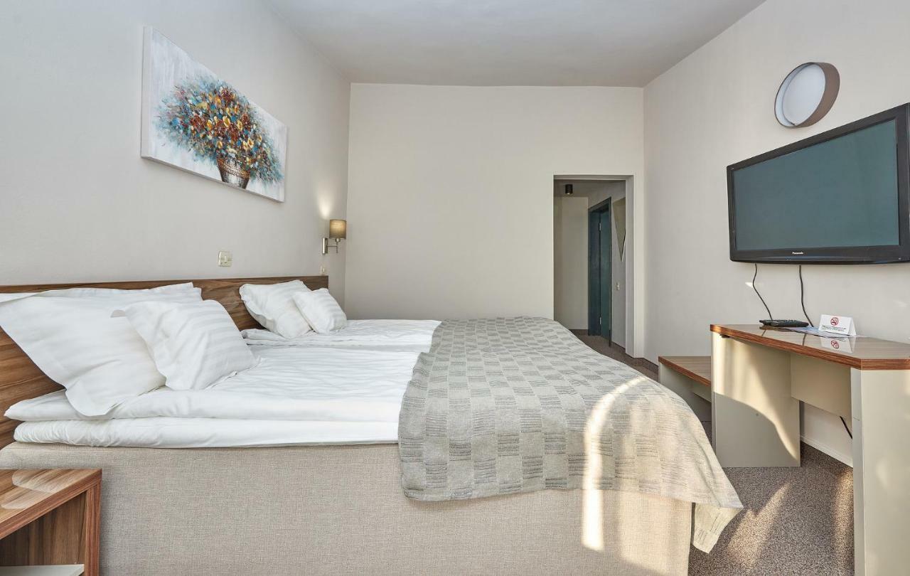 Riviera By Queens Hotel And Resort Gura Văii Dış mekan fotoğraf