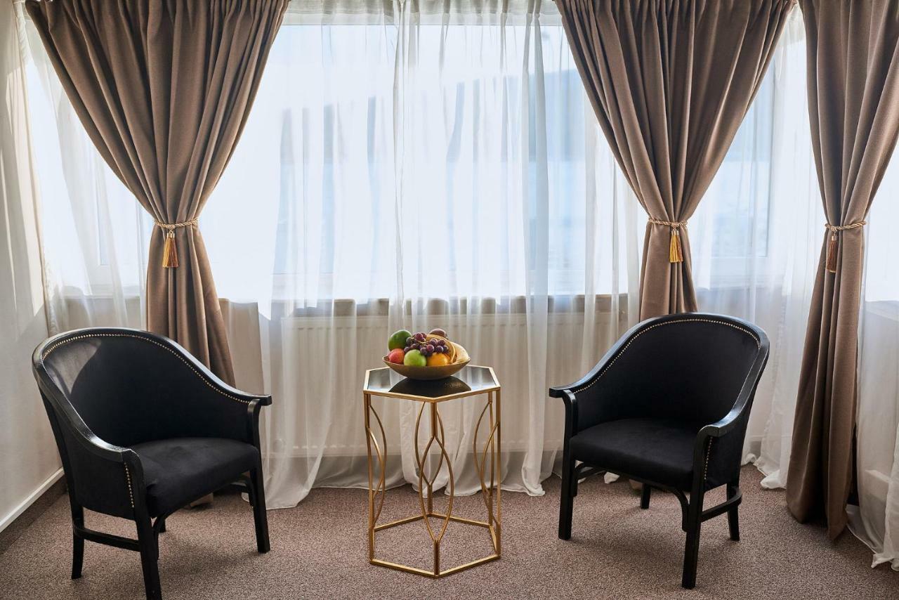 Riviera By Queens Hotel And Resort Gura Văii Dış mekan fotoğraf
