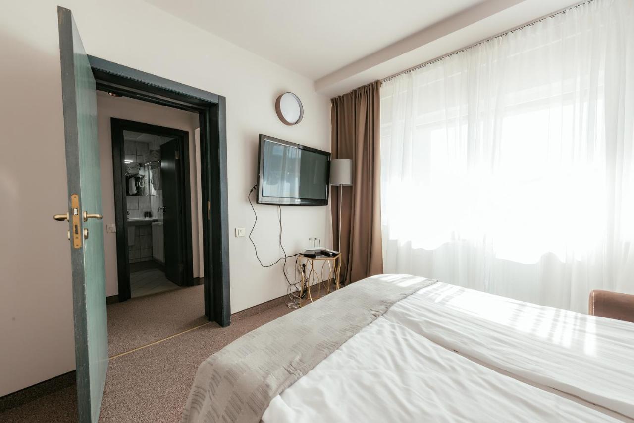Riviera By Queens Hotel And Resort Gura Văii Dış mekan fotoğraf