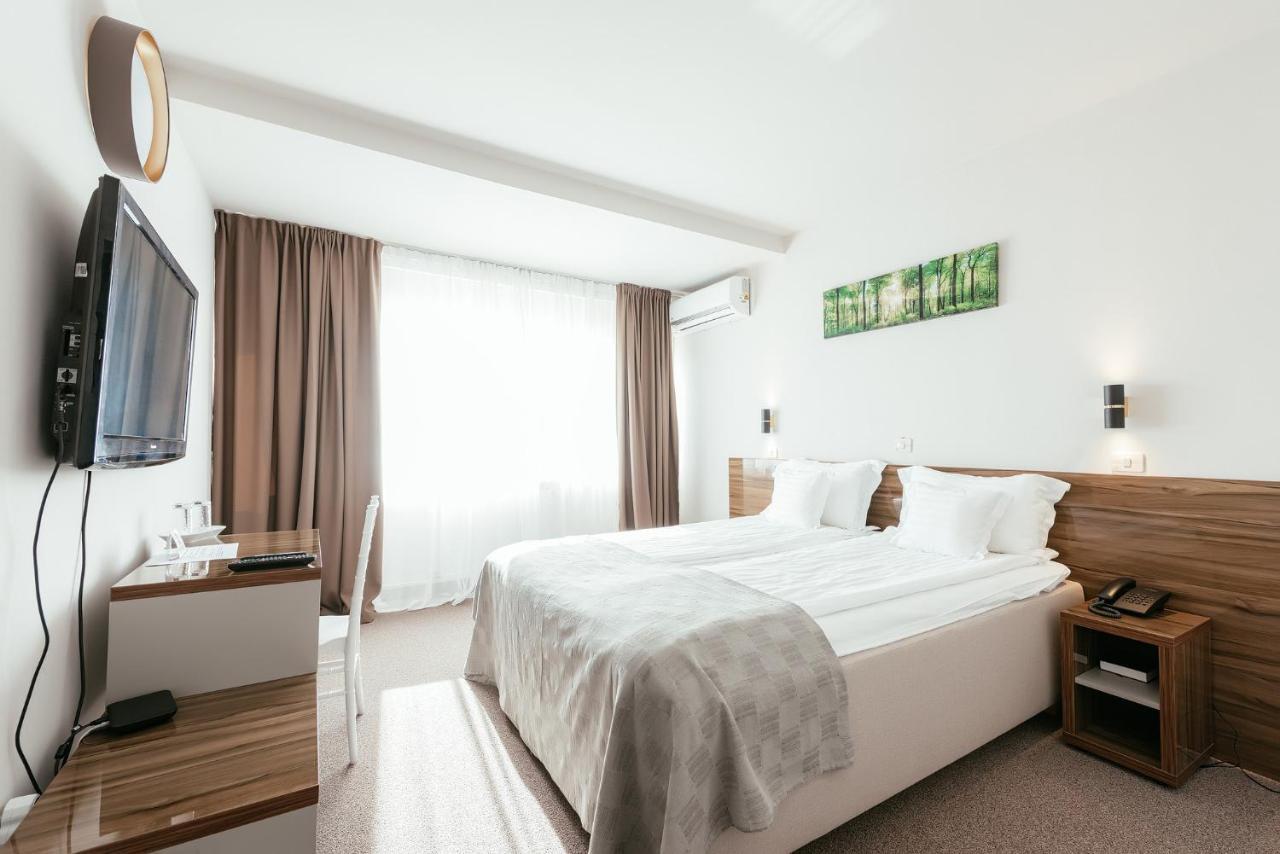 Riviera By Queens Hotel And Resort Gura Văii Dış mekan fotoğraf